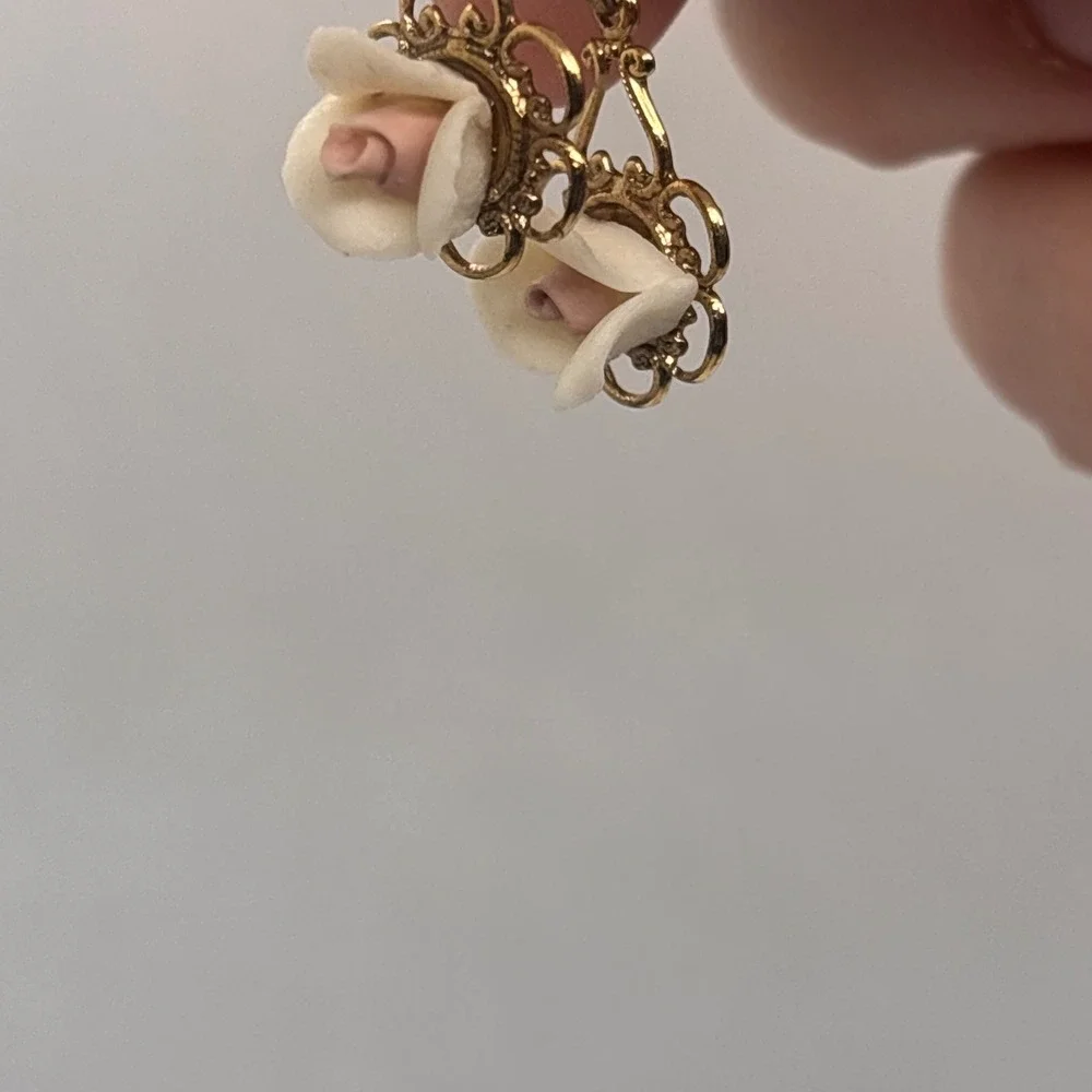 Vintage Floral‎ Dangle Earrings Gold Tone Porcelain Rose